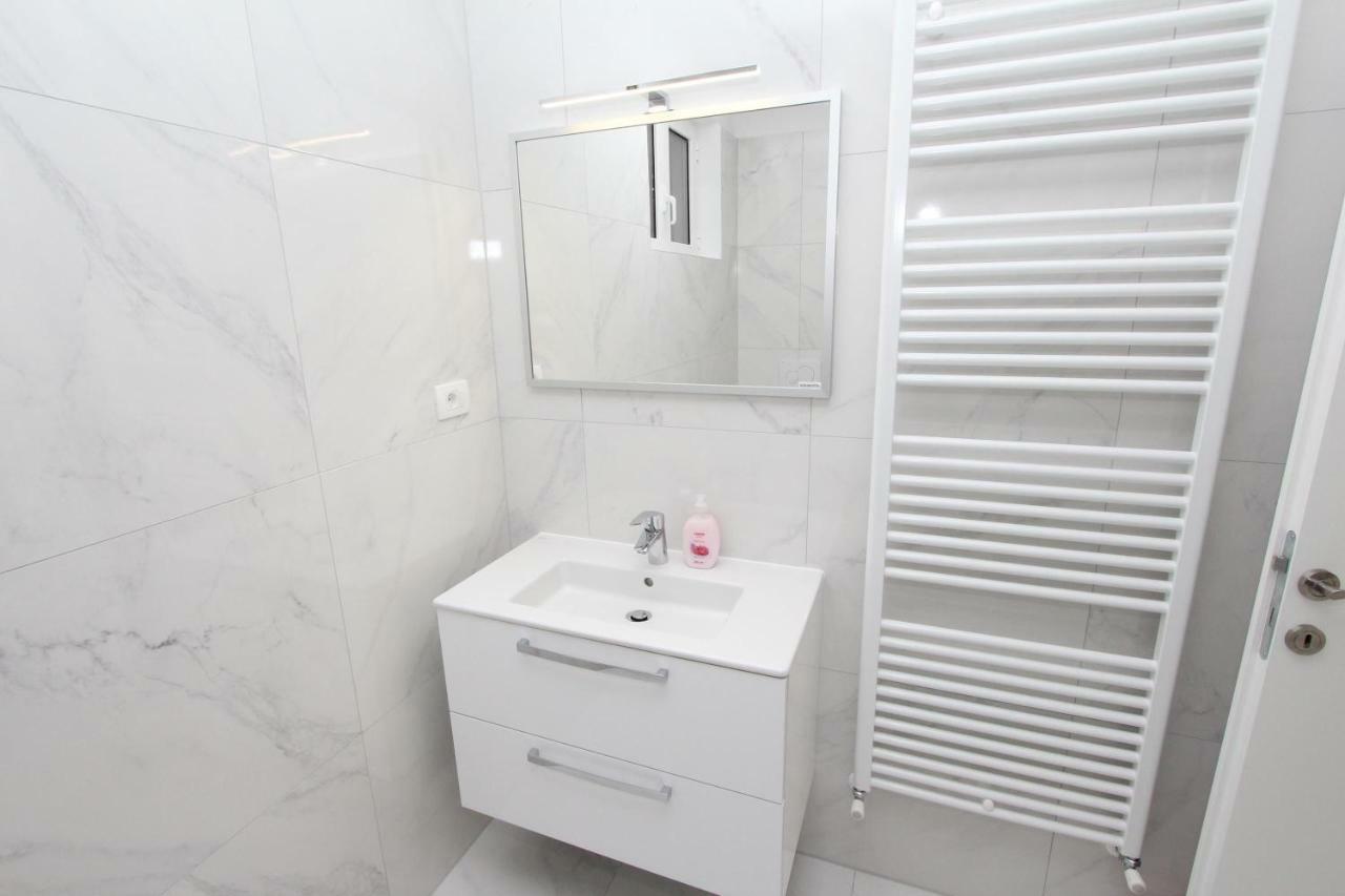 Rooms And Apartments Bella Vista Ровинь Экстерьер фото