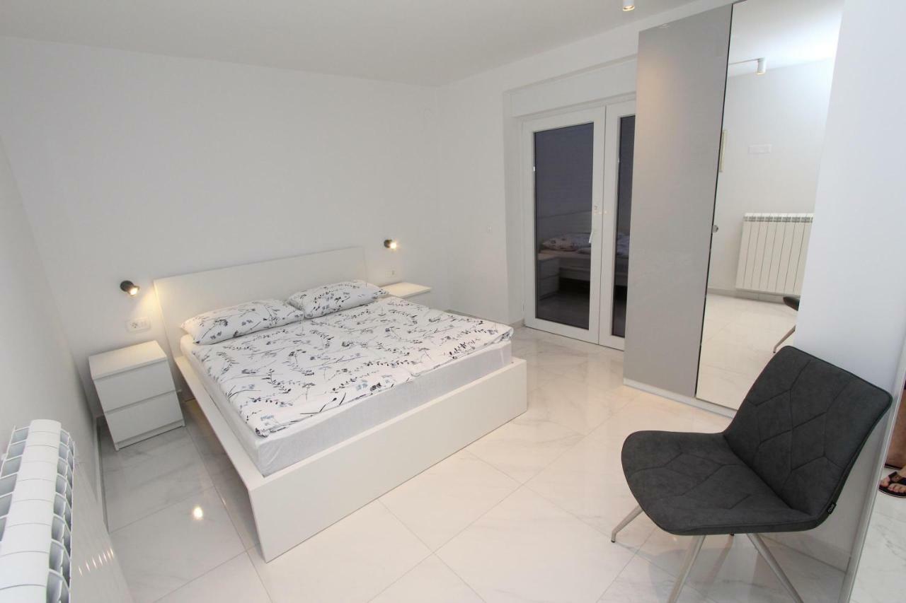 Rooms And Apartments Bella Vista Ровинь Экстерьер фото